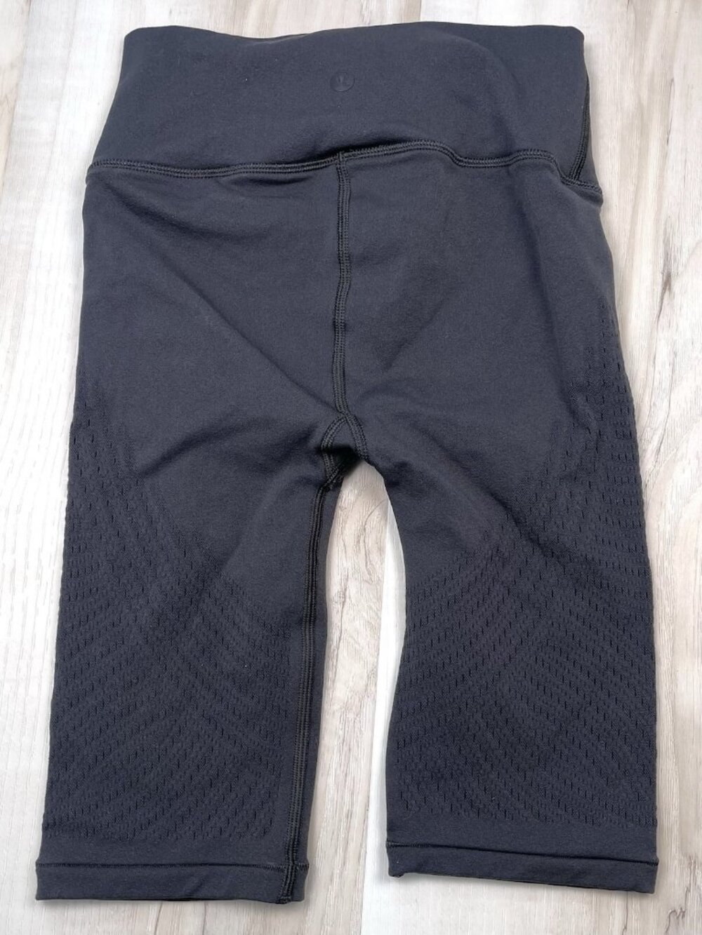 LULULEMON Size 4 Reveal Bike Shorts Digital Rain Graphite Laser Cut 9" LW7AZHS - Picture 3 of 6